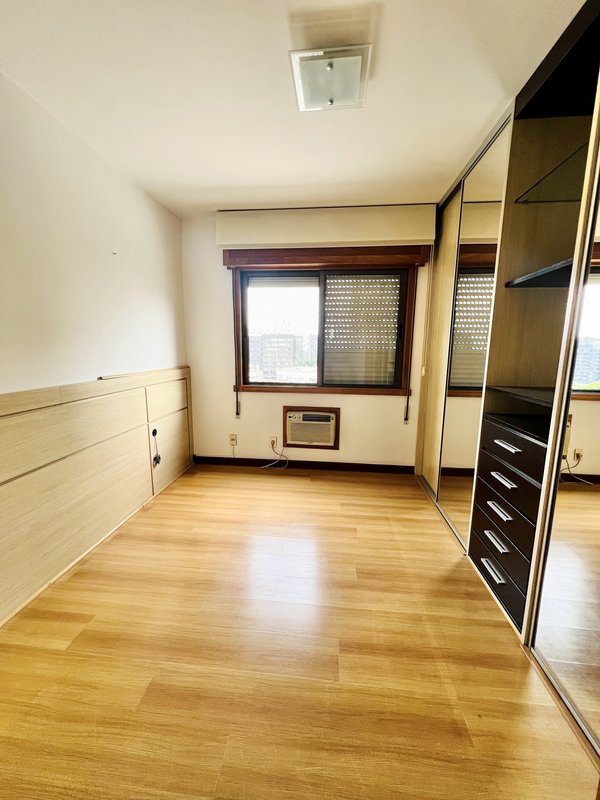 R$ 1.500.000 - APARTAMENTO - 174M2 - 3 DORM - SUÍTE - SACADÕES - DEPENDÊNCIA - 2 VAGAS Avenida Bagé Porto Alegre - 