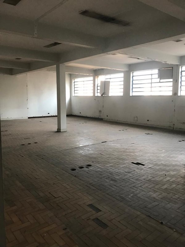 ALUGA-SE IMÓVEL COMERCIAL – 3 PAVIMENTOS – IDEAL PARA REFORMA Rua Pedro Noel São Paulo - 