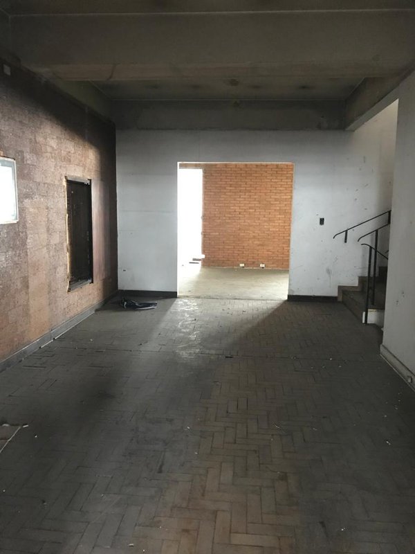 ALUGA-SE IMÓVEL COMERCIAL – 3 PAVIMENTOS – IDEAL PARA REFORMA Rua Pedro Noel São Paulo - 