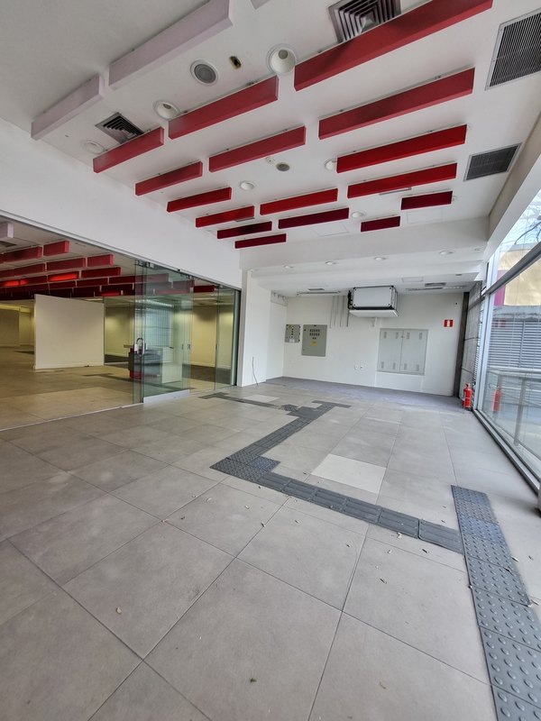 ALUGA-SE IMÓVEL COMERCIAL MONOUSUÁRIO - 2100M2 - 60 VAGAS - EXCELENTE LOCALIZAÇÃO! Rua Clélia São Paulo - 