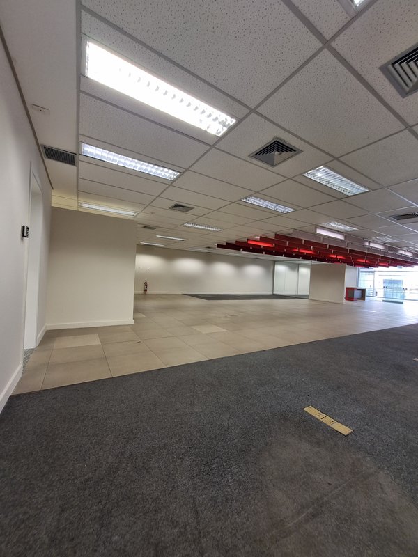 ALUGA-SE IMÓVEL COMERCIAL MONOUSUÁRIO - 2100M2 - 60 VAGAS - EXCELENTE LOCALIZAÇÃO! Rua Clélia São Paulo - 