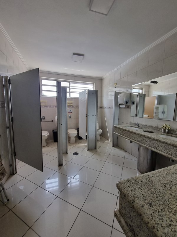 ALUGA-SE IMÓVEL COMERCIAL MONOUSUÁRIO - 2100M2 - 60 VAGAS - EXCELENTE LOCALIZAÇÃO! Rua Clélia São Paulo - 