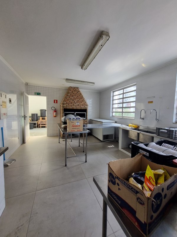 ALUGA-SE IMÓVEL COMERCIAL MONOUSUÁRIO - 2100M2 - 60 VAGAS - EXCELENTE LOCALIZAÇÃO! Rua Clélia São Paulo - 