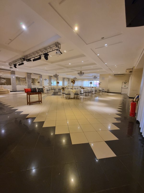 ALUGA-SE IMÓVEL COMERCIAL MONOUSUÁRIO - 2100M2 - 60 VAGAS - EXCELENTE LOCALIZAÇÃO! Rua Clélia São Paulo - 