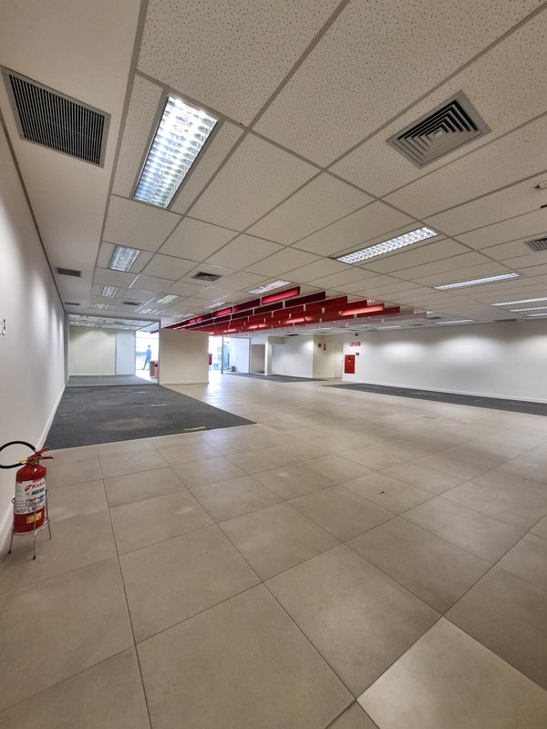 ALUGA-SE IMÓVEL COMERCIAL MONOUSUÁRIO - 2100M2 - 60 VAGAS - EXCELENTE LOCALIZAÇÃO! Rua Clélia São Paulo - 