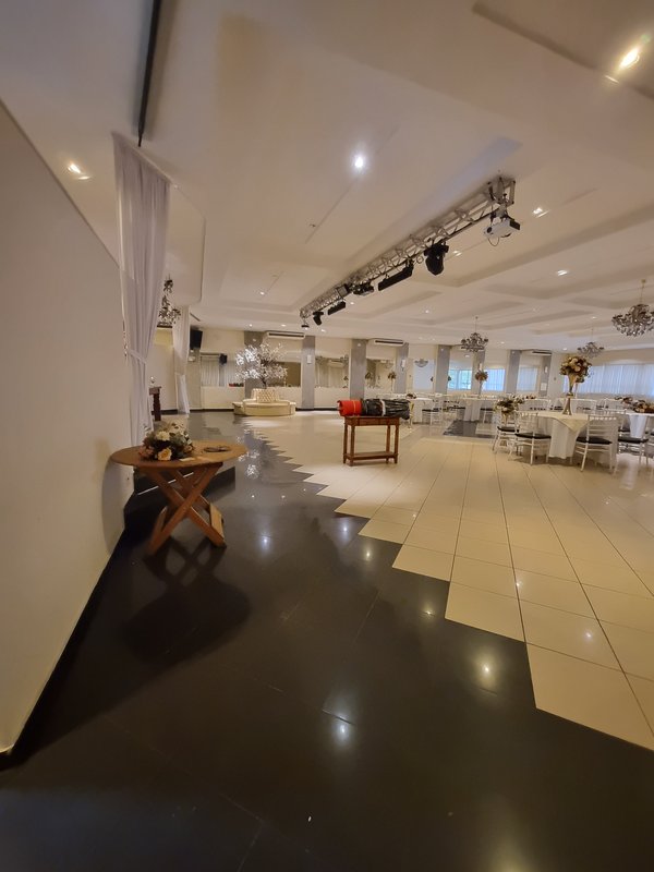 ALUGA-SE IMÓVEL COMERCIAL MONOUSUÁRIO - 2100M2 - 60 VAGAS - EXCELENTE LOCALIZAÇÃO! Rua Clélia São Paulo - 