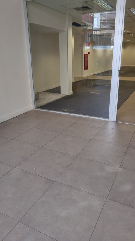 ALUGA-SE IMÓVEL COMERCIAL MONOUSUÁRIO - 2100M2 - 60 VAGAS - EXCELENTE LOCALIZAÇÃO! Rua Clélia São Paulo - 