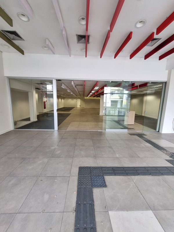 ALUGA-SE IMÓVEL COMERCIAL MONOUSUÁRIO - 2100M2 - 60 VAGAS - EXCELENTE LOCALIZAÇÃO! Rua Clélia São Paulo - 