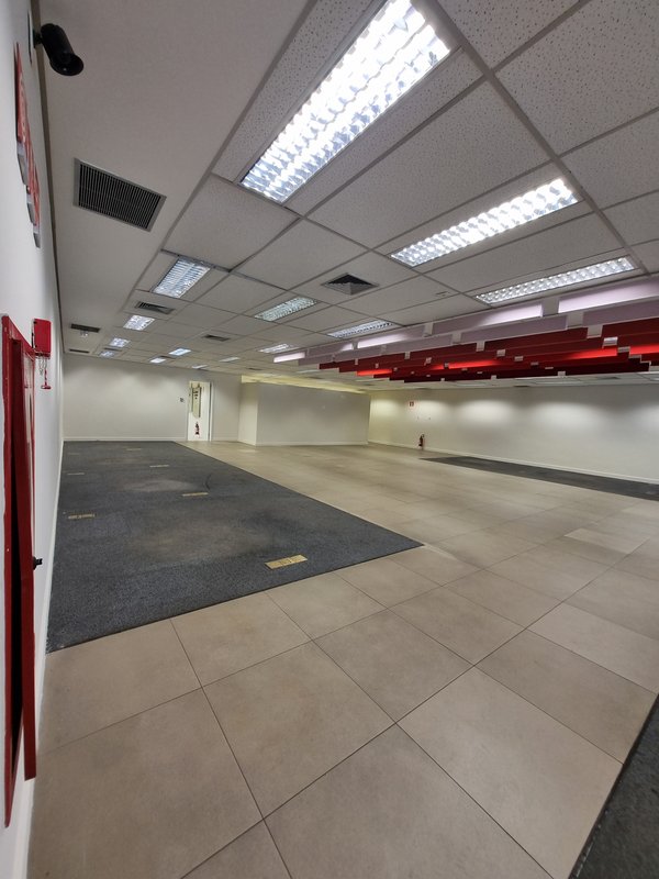 ALUGA-SE IMÓVEL COMERCIAL MONOUSUÁRIO - 2100M2 - 60 VAGAS - EXCELENTE LOCALIZAÇÃO! Rua Clélia São Paulo - 