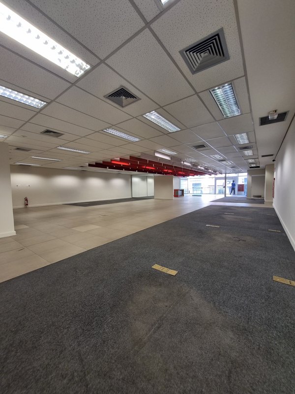 ALUGA-SE IMÓVEL COMERCIAL MONOUSUÁRIO - 2100M2 - 60 VAGAS - EXCELENTE LOCALIZAÇÃO! Rua Clélia São Paulo - 