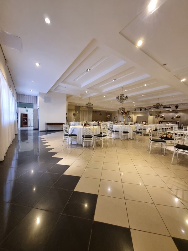 ALUGA-SE IMÓVEL COMERCIAL MONOUSUÁRIO - 2100M2 - 60 VAGAS - EXCELENTE LOCALIZAÇÃO! Rua Clélia São Paulo - 