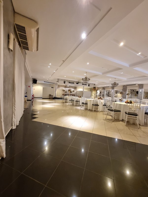 ALUGA-SE IMÓVEL COMERCIAL MONOUSUÁRIO - 2100M2 - 60 VAGAS - EXCELENTE LOCALIZAÇÃO! Rua Clélia São Paulo - 