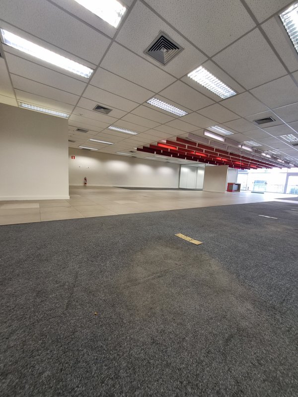 ALUGA-SE IMÓVEL COMERCIAL MONOUSUÁRIO - 2100M2 - 60 VAGAS - EXCELENTE LOCALIZAÇÃO! Rua Clélia São Paulo - 