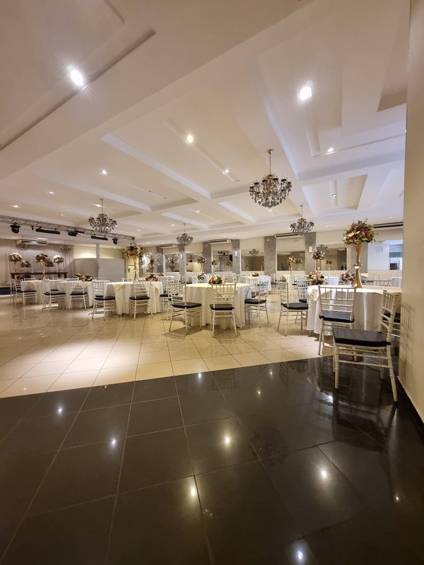 ALUGA-SE IMÓVEL COMERCIAL MONOUSUÁRIO - 2100M2 - 60 VAGAS - EXCELENTE LOCALIZAÇÃO! Rua Clélia São Paulo - 