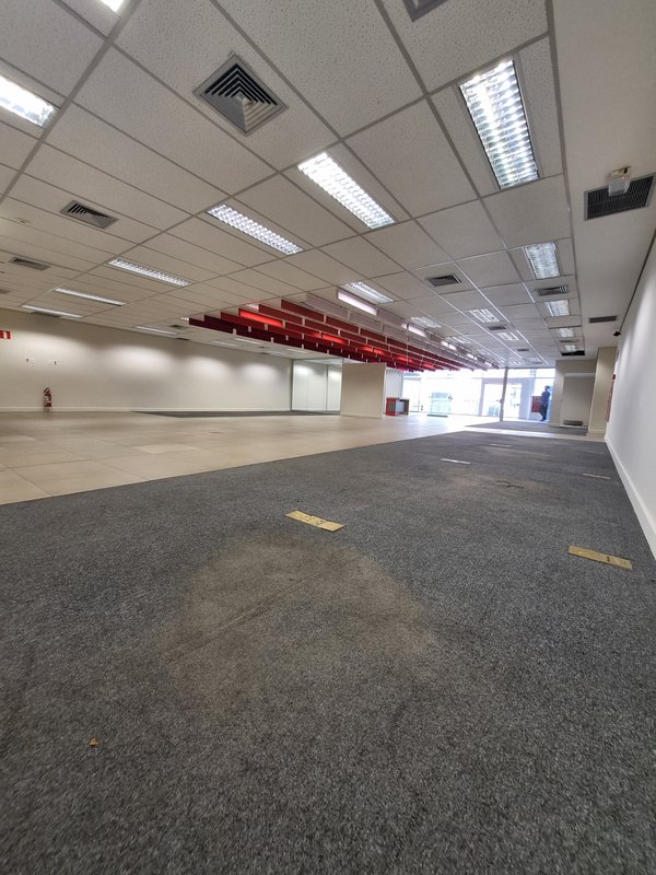 ALUGA-SE IMÓVEL COMERCIAL MONOUSUÁRIO - 2100M2 - 60 VAGAS - EXCELENTE LOCALIZAÇÃO! Rua Clélia São Paulo - 