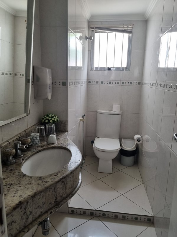 ALUGA-SE IMÓVEL COMERCIAL MONOUSUÁRIO - 2100M2 - 60 VAGAS - EXCELENTE LOCALIZAÇÃO! Rua Clélia São Paulo - 