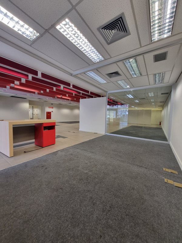 ALUGA-SE IMÓVEL COMERCIAL MONOUSUÁRIO - 2100M2 - 60 VAGAS - EXCELENTE LOCALIZAÇÃO! Rua Clélia São Paulo - 