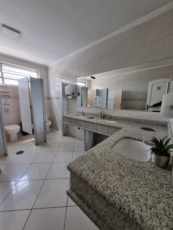 ALUGA-SE IMÓVEL COMERCIAL MONOUSUÁRIO - 2100M2 - 60 VAGAS - EXCELENTE LOCALIZAÇÃO! Rua Clélia São Paulo - 