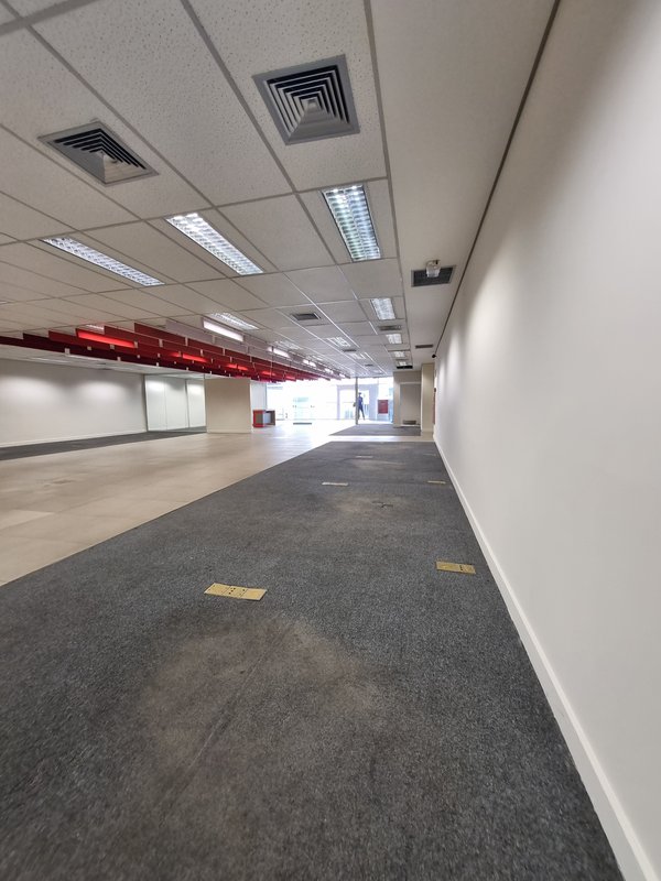 ALUGA-SE IMÓVEL COMERCIAL MONOUSUÁRIO - 2100M2 - 60 VAGAS - EXCELENTE LOCALIZAÇÃO! Rua Clélia São Paulo - 