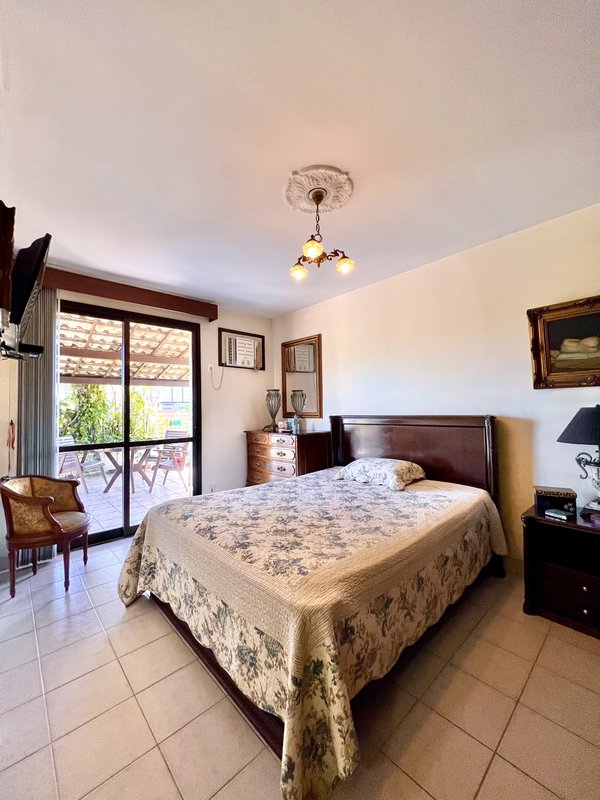 Cobertura linear com possibilidade de construção em piso superior no Jardim Oceânico  Rio de Janeiro - 