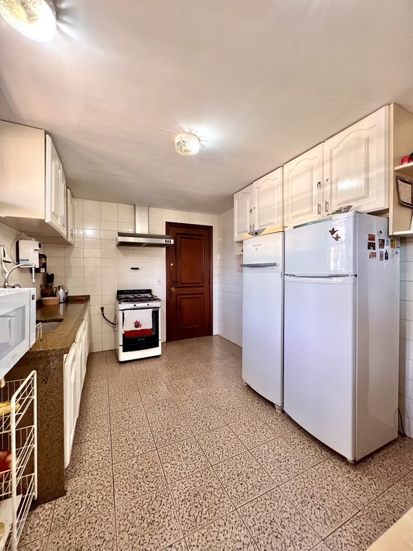 Cobertura linear com possibilidade de construção em piso superior no Jardim Oceânico  Rio de Janeiro - 