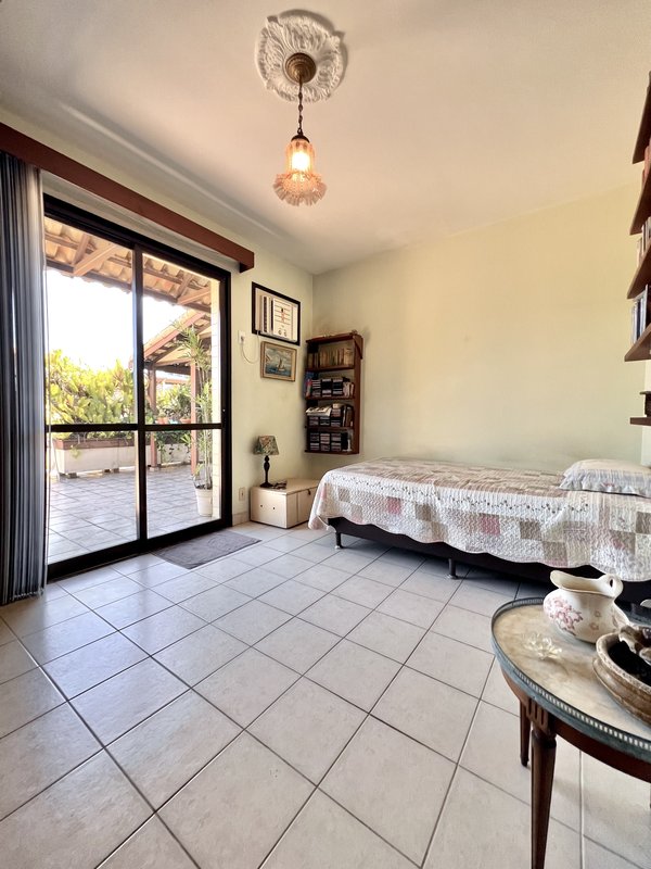 Cobertura linear com possibilidade de construção em piso superior no Jardim Oceânico  Rio de Janeiro - 