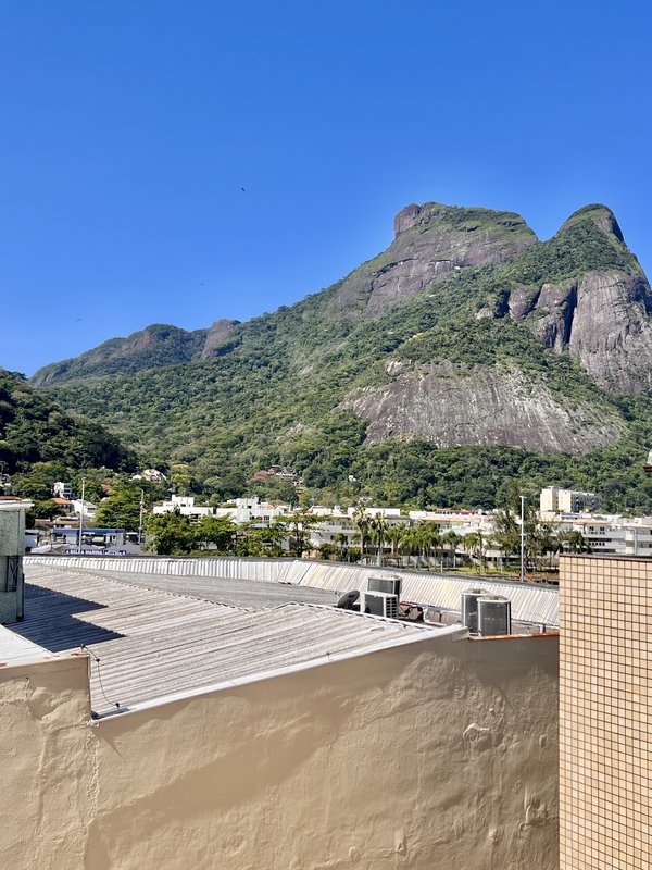 Cobertura linear com possibilidade de construção em piso superior no Jardim Oceânico  Rio de Janeiro - 