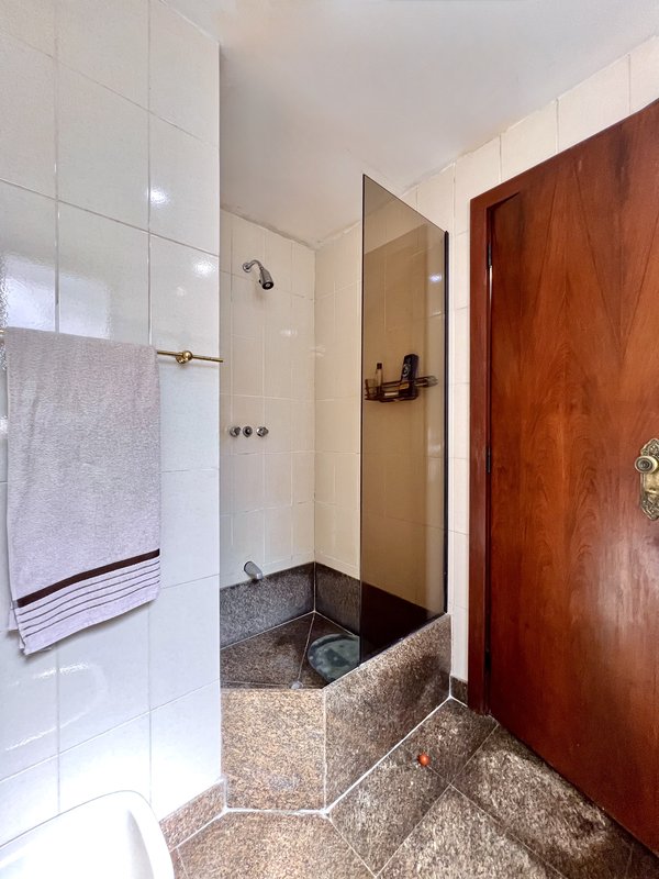 Cobertura linear com possibilidade de construção em piso superior no Jardim Oceânico  Rio de Janeiro - 