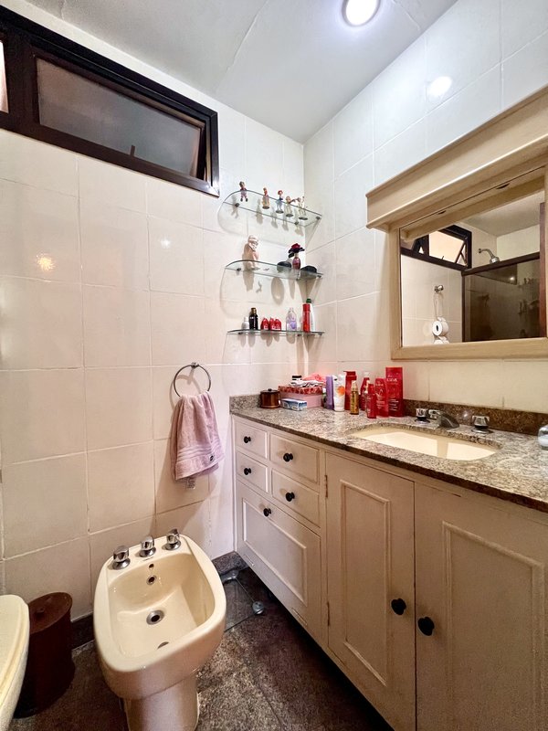 Cobertura linear com possibilidade de construção em piso superior no Jardim Oceânico  Rio de Janeiro - 