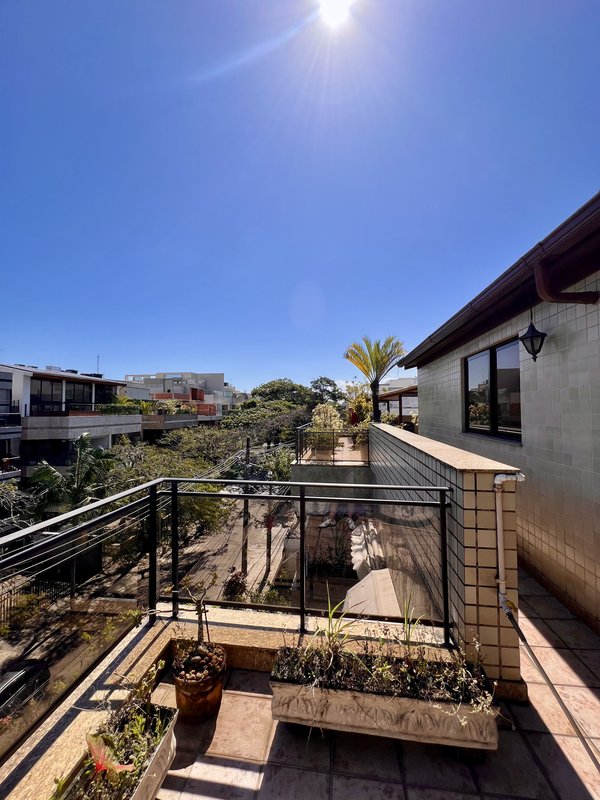 Cobertura linear com possibilidade de construção em piso superior no Jardim Oceânico  Rio de Janeiro - 