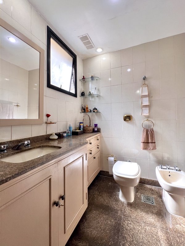 Cobertura linear com possibilidade de construção em piso superior no Jardim Oceânico  Rio de Janeiro - 