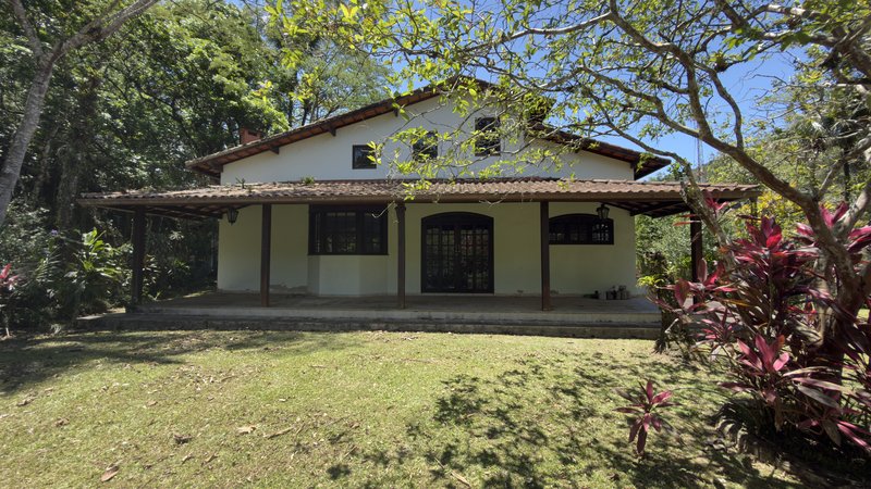 🏠 Casa espetacular em condomínio fechado com lazer e segurança com 4 dormitórios Rua C Guapimirim - 