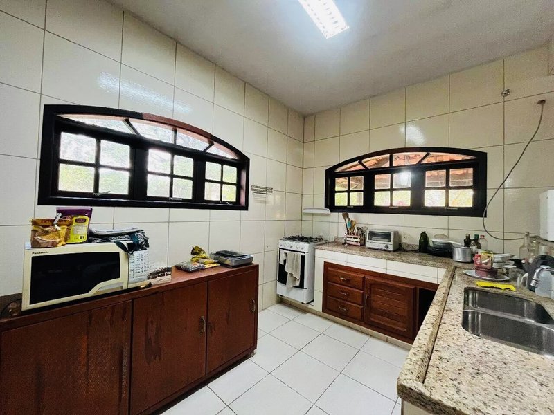 🏠 Casa espetacular em condomínio fechado com lazer e segurança com 4 dormitórios Rua C Guapimirim - 