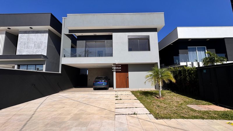 Sobrado em condom&iacute;nio 4 su&iacute;tes + &aacute;rea gourmet  Arujá - 