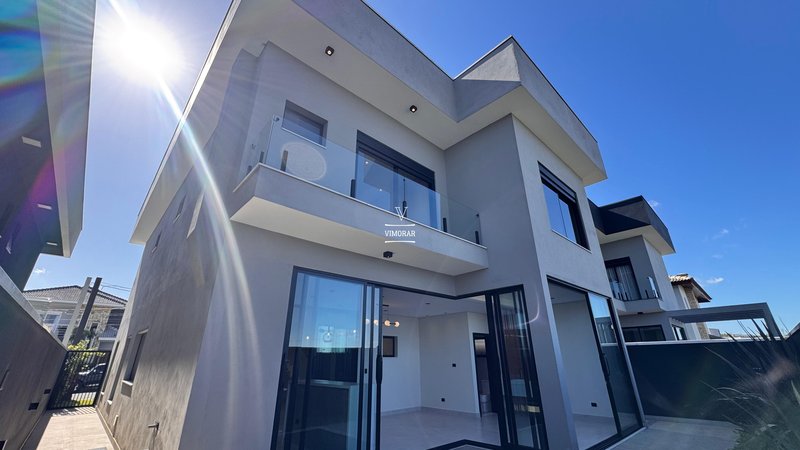 Sobrado em condom&iacute;nio 4 su&iacute;tes + &aacute;rea gourmet  Arujá - 