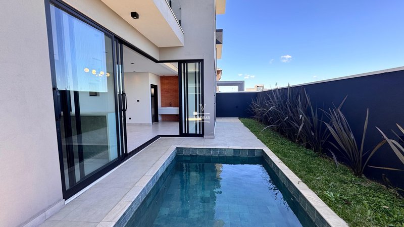 Sobrado em condom&iacute;nio 4 su&iacute;tes + &aacute;rea gourmet  Arujá - 