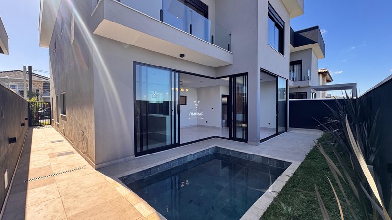 Sobrado em condom&iacute;nio 4 su&iacute;tes + &aacute;rea gourmet  Arujá - 