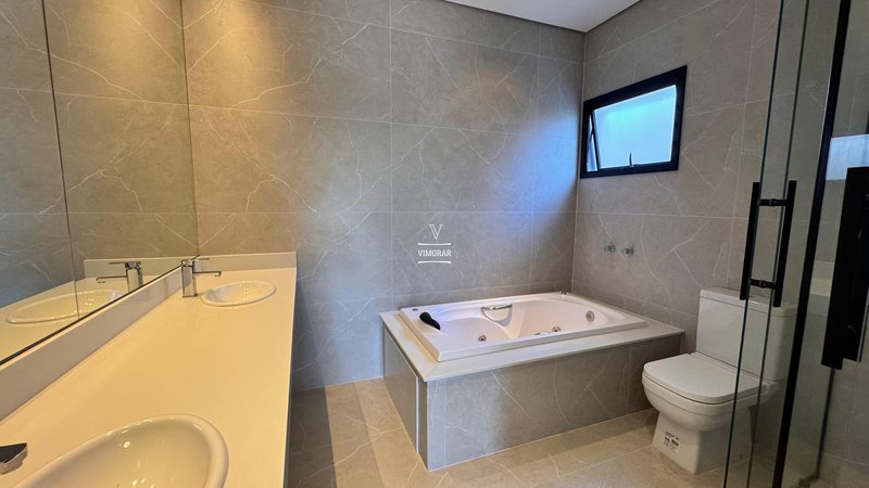 Sobrado em condom&iacute;nio 4 su&iacute;tes + &aacute;rea gourmet  Arujá - 