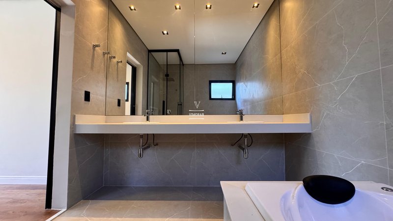 Sobrado em condom&iacute;nio 4 su&iacute;tes + &aacute;rea gourmet  Arujá - 