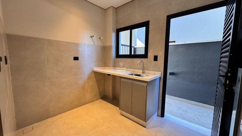 Sobrado em condom&iacute;nio 4 su&iacute;tes + &aacute;rea gourmet  Arujá - 