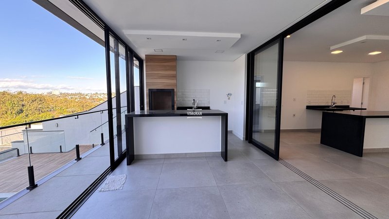 Sobrado em condom&iacute;nio 4 su&iacute;tes + 4 vagas de garagem  Arujá - 