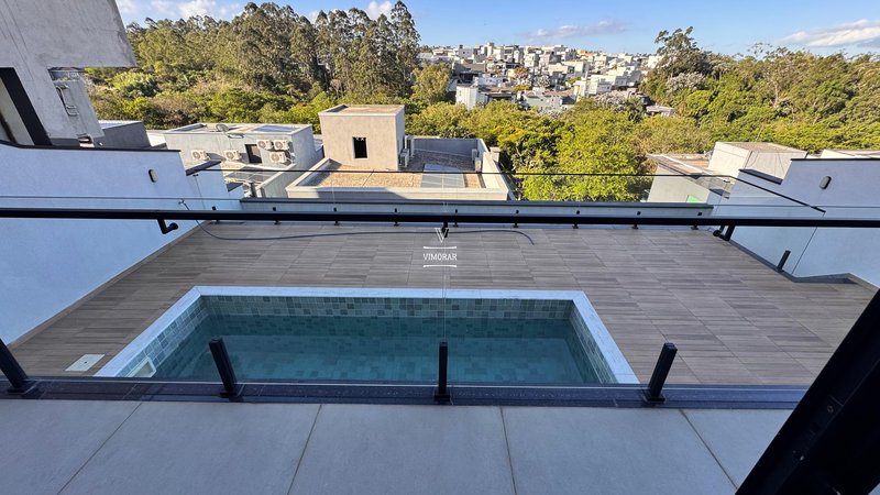 Sobrado em condom&iacute;nio 4 su&iacute;tes + 4 vagas de garagem  Arujá - 