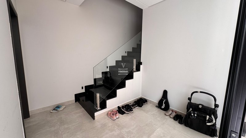 Sobrado em condom&iacute;nio 4 su&iacute;tes + &aacute;rea gourmet com churrasqueira  Arujá - 