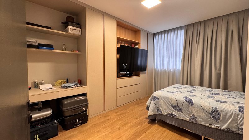 Sobrado em condom&iacute;nio 4 su&iacute;tes + &aacute;rea gourmet com churrasqueira  Arujá - 