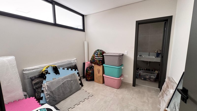 Sobrado em condom&iacute;nio 4 su&iacute;tes + &aacute;rea gourmet com churrasqueira  Arujá - 