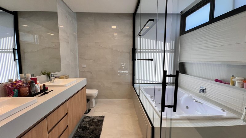 Sobrado em condom&iacute;nio 4 su&iacute;tes + &aacute;rea gourmet com churrasqueira  Arujá - 