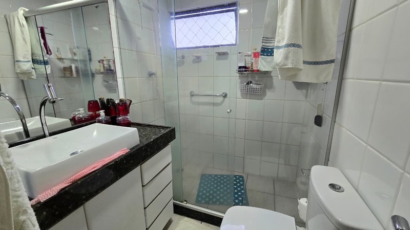 3 quartos (1 suíte). 125m². Varanda. Nascente. Dependência completa. 2 vagas de garagem Rua Carlos Pereira Falcão Recife - 