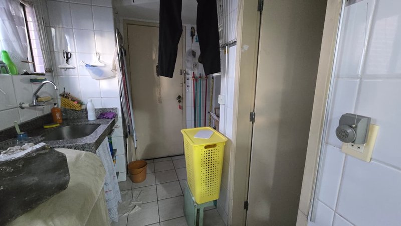 3 quartos (1 suíte). 125m². Varanda. Nascente. Dependência completa. 2 vagas de garagem Rua Carlos Pereira Falcão Recife - 