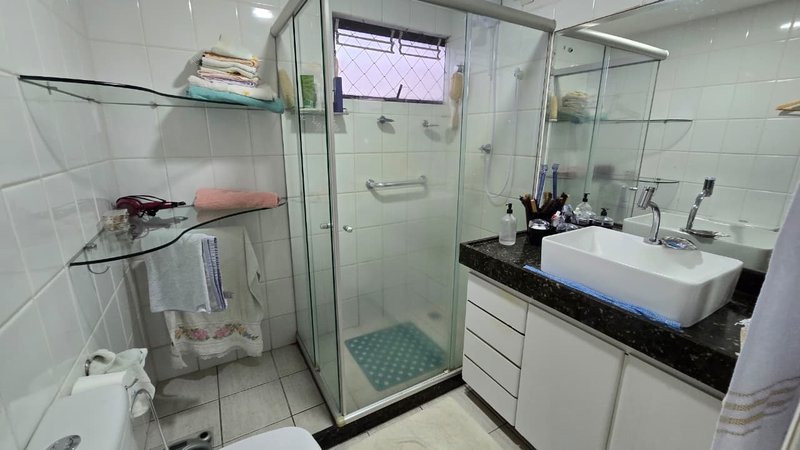 3 quartos (1 suíte). 125m². Varanda. Nascente. Dependência completa. 2 vagas de garagem Rua Carlos Pereira Falcão Recife - 