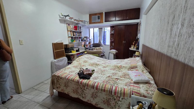 3 quartos (1 suíte). 125m². Varanda. Nascente. Dependência completa. 2 vagas de garagem Rua Carlos Pereira Falcão Recife - 